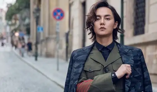 33岁尹正胖成发面馒头,双下巴突出脖纹明显,被嘲胖成钱枫