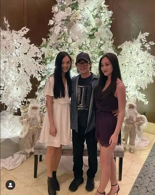 李连杰罕见晒年轻旧照,颜值不输小鲜肉,却因病衰老严重