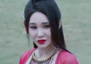 同样都是整容脸,一个凭香蜜大火,另一个却被观众吐槽
