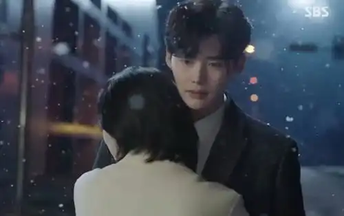 这是突然换了个头啊女明星整容李钟硕韩国手机网易网