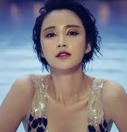 直呼流鼻血了女神泳衣美照薄纱湿身诱惑十足
