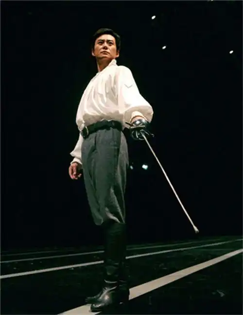 专访丨话剧天边外导演王斑小剧场,大作为
