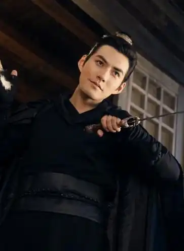 他本是于正心中八阿哥的首选,因不愿剃头错过,意外成就了冯绍峰