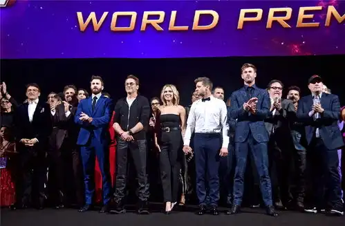 复联4最后一次大合影黑寡妇和鹰眼牵手了