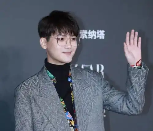 明星慈善夜红毯,肖战领带歪了,杨紫造型失败,杨颖全场最佳