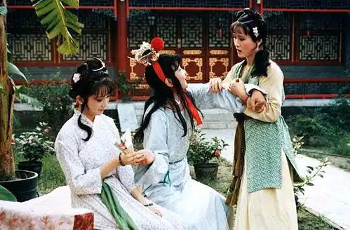 林黛玉长大的关键事件宝玉送两方手帕,还是宝钗教不要读闲书
