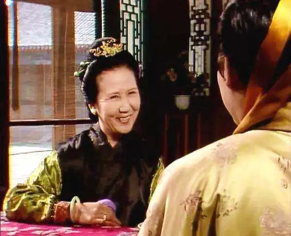 闲话红楼梦生了两个漂亮女儿尤老娘
