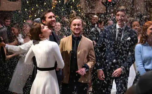 哈利波特大团圆艾玛半途险退出,小角色抱得美人归
