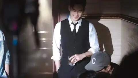 16集大结局中字cut金秀贤是月之酒店新主人啊啊太帅了吧
