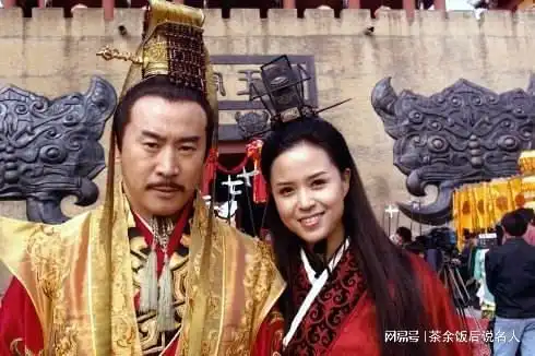 著名演员马诗红牵手于莉红两本日记见证初恋,盼望宝宝的到来
