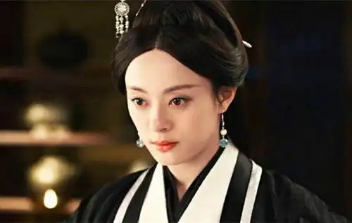 秦国宣太后芈月讲述一段自己的故事,吓跑了邻国的求救使臣
