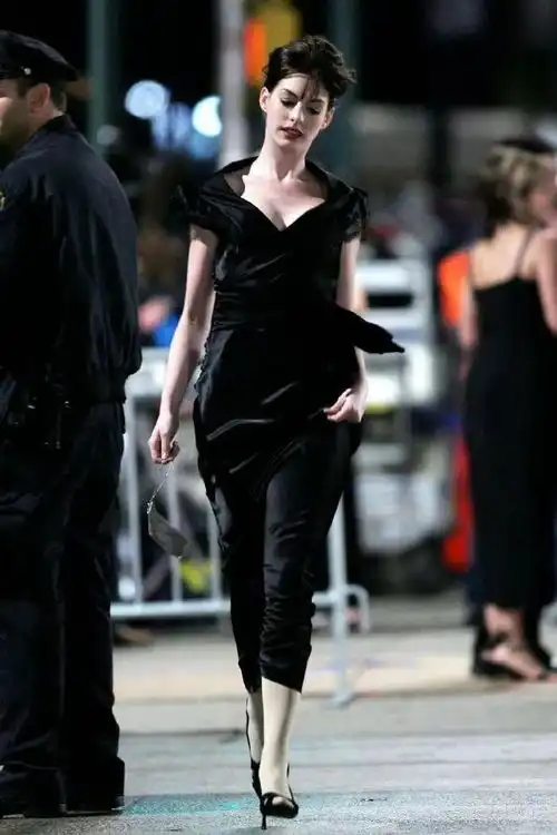 丑拒还是真香穿prada的女王2是真的审美降级了...