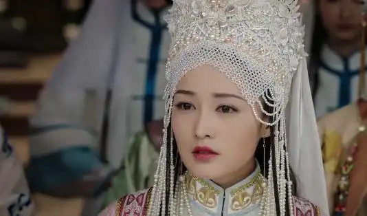 如懿传令妃诞下天子,纯惠皇贵妃病逝,死后与如懿葬在一起