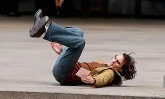 dc小丑全新片场照托马斯韦恩现身,小丑狼狈摔倒