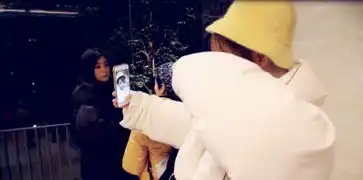 杨紫剧组戴小黄帽遭蒋欣调侃自夸我真可爱