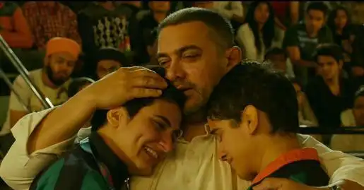 摔跤吧爸爸无畏嘲讽,不惧质疑,一场梦想与平庸的赛跑