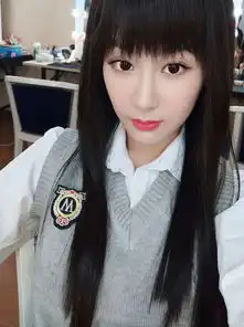 杨紫梳两个小翘辫超可爱,穿衣风格多变,少女淑女随意切换
