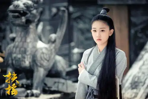 大老板杨幂4次带着她演戏,想捧成下一个迪丽热巴,网友却不买账