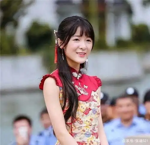 徐娇把汉元素穿出国际范