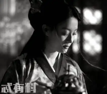 张艺谋影青萍和杨平有感情戏吗青萍喜欢杨平吗
