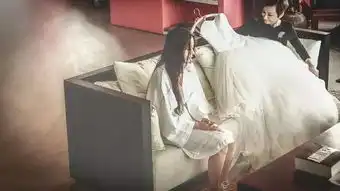 这部剧简直不要太火辣脱得一丝不剩还上演sm,不过挺心疼女主
