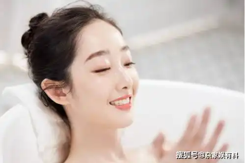 她因皮肤太白皙而苦恼,出门都不用化妆,还被导演嫌弃要求黑一点