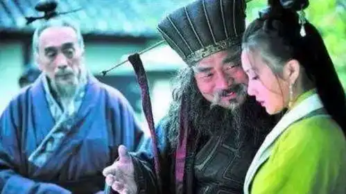 关羽为何月下斩貂蝉并非关公心狠,而是在貂蝉身上发现了秘密
