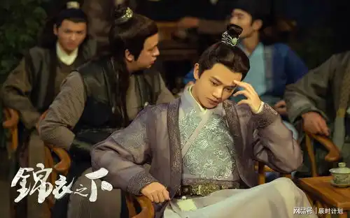 凭什么任嘉伦这么火,因为他靠自己的作品在说话