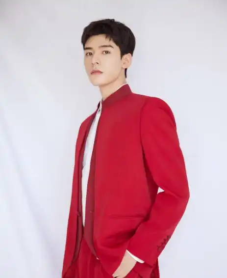 王一博商业价值榜遭力压,龚俊新代言曝光,网友弯道超车原因有