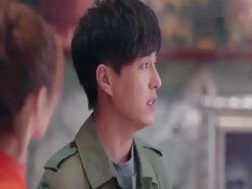 恋爱先生江疏影与靳东逛钻石店,可嘴里依然不消停