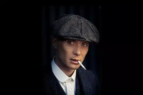 只能用惊艳来形容,这部主打黑帮题材的英剧,彻底打破我们的认知
