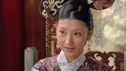 甄嬛传看了眉庄选秀时手中之物,才明白她为何不靠荣宠也能生存
