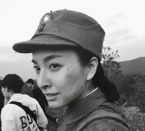 山海情细节绝了,演员换人观众浑不知,郭京飞起床发型太真实
