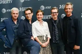 至暗时刻参加多伦多电影节加里奥德曼现身
