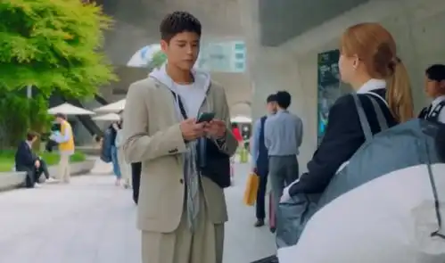 首播收视击败爱的迫降朴宝剑主演韩剧,像韩版喜剧之王
