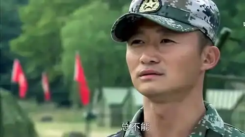 特种兵推测女首长的身材,不料被发现了,这下他就尴尬了
