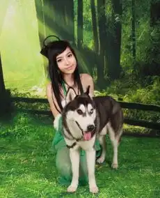 美女与野兽终于和游戏中的宠物合影啦