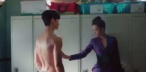 虽然是精神病但没关系,暗黑童话的时尚指南
