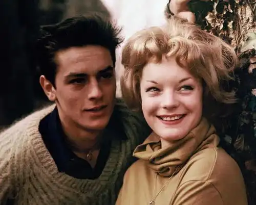 阿兰德龙去世,最爱茜茜公主,曾被日本女友虐待,留下23亿遗产