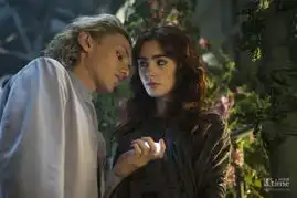 圣杯神器曝海量剧照新青少年奇幻接棒暮色