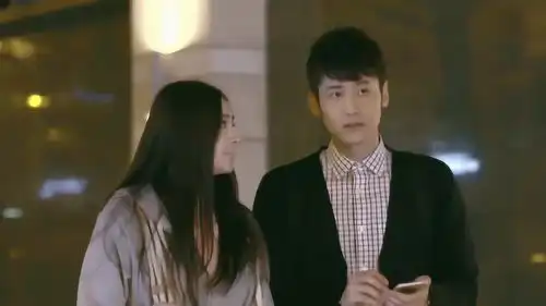 甜蜜暴击小伙请心爱姑娘吃饭,还主动送她回家,让姑娘心动了