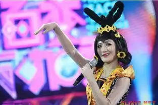 谢娜变身蛇精狂扭身躯葫芦娃快收了这妖怪
