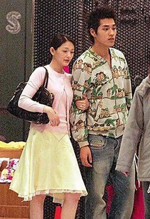 45岁的大s官宣离婚,回顾她的历届男友,真是一个比一个有钱
