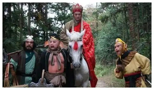 没法重新拍摄的瞬间唐僧搂观世音,如来穿军大衣,八戒骑毛驴