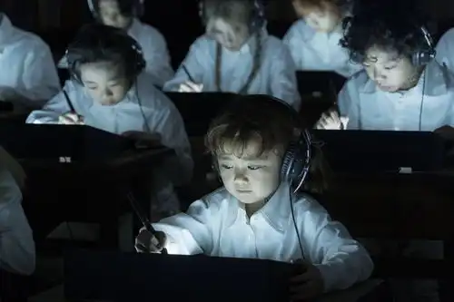 漫改真人电影约定的梦幻岛特报pv公开,第2季tv动画2021年播出,爷青回
