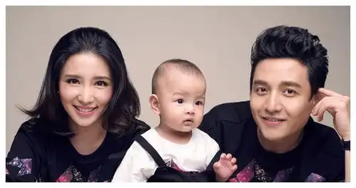 赵丽颖杉杉来了开播6年,张翰台词被玩坏,小董卿没红太可惜
