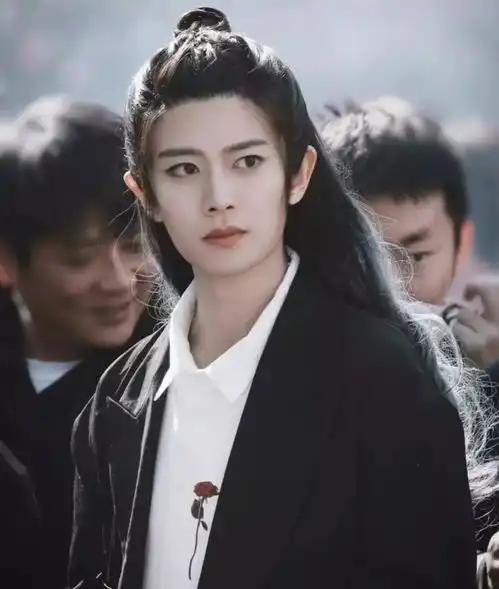 任嘉伦又挑对新剧本了,剧情甜虐交加,人设唯美且长情