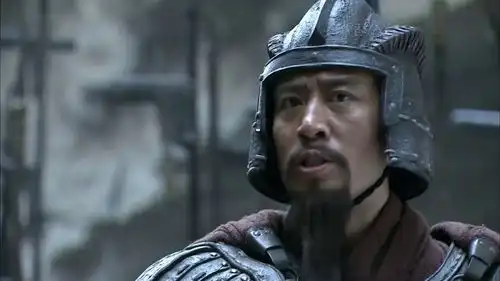 新三国吕布和刘备一战触发,刘备深知打不过,立马骑马逃之夭夭

