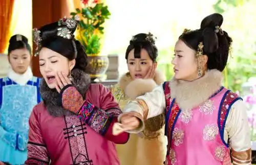 清朝最神秘的妃子从贵人降为常在,最后又成皇贵妃,名字很耳熟
