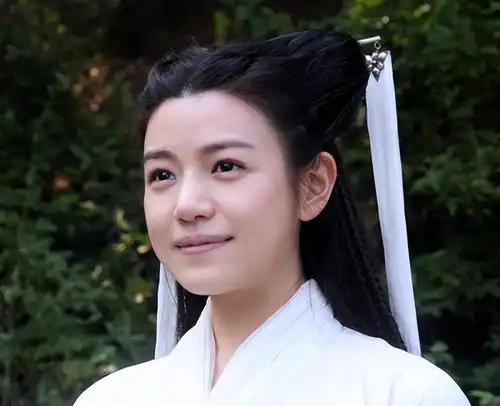 讲真如果于正有央视的一半审美,陈妍希当年就不会被骂成小笼包